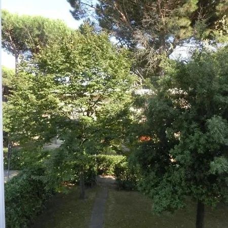 Comfortable Apartment With Parking In Bibione Daire *